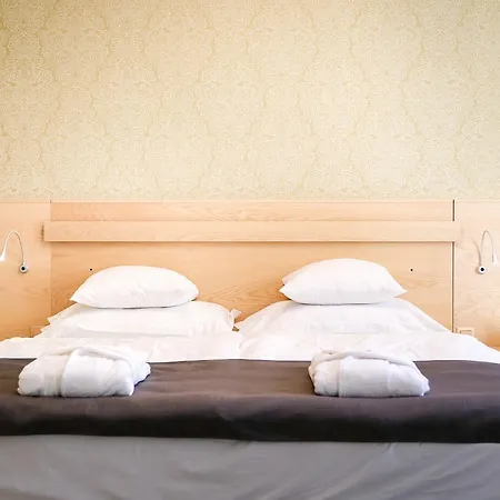 Doenhoff Aparthotel 4*